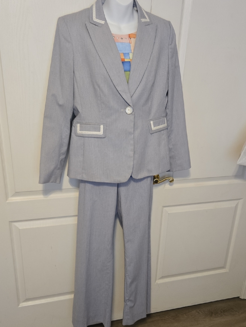 Tahari Light Blue & White Pinstripe Women's 2-Piece Pant Suit - Size 12